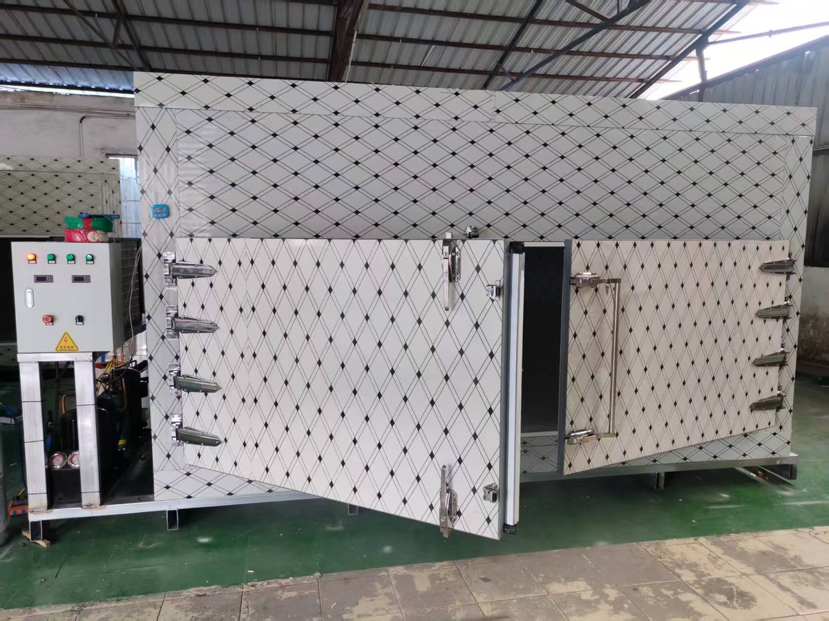 HYL-5/3 battery pack disassembly freezer system showing control panel and access door. This specialized equipment cools to -60°C and is designed for safe disassembly of glued battery pack structures.