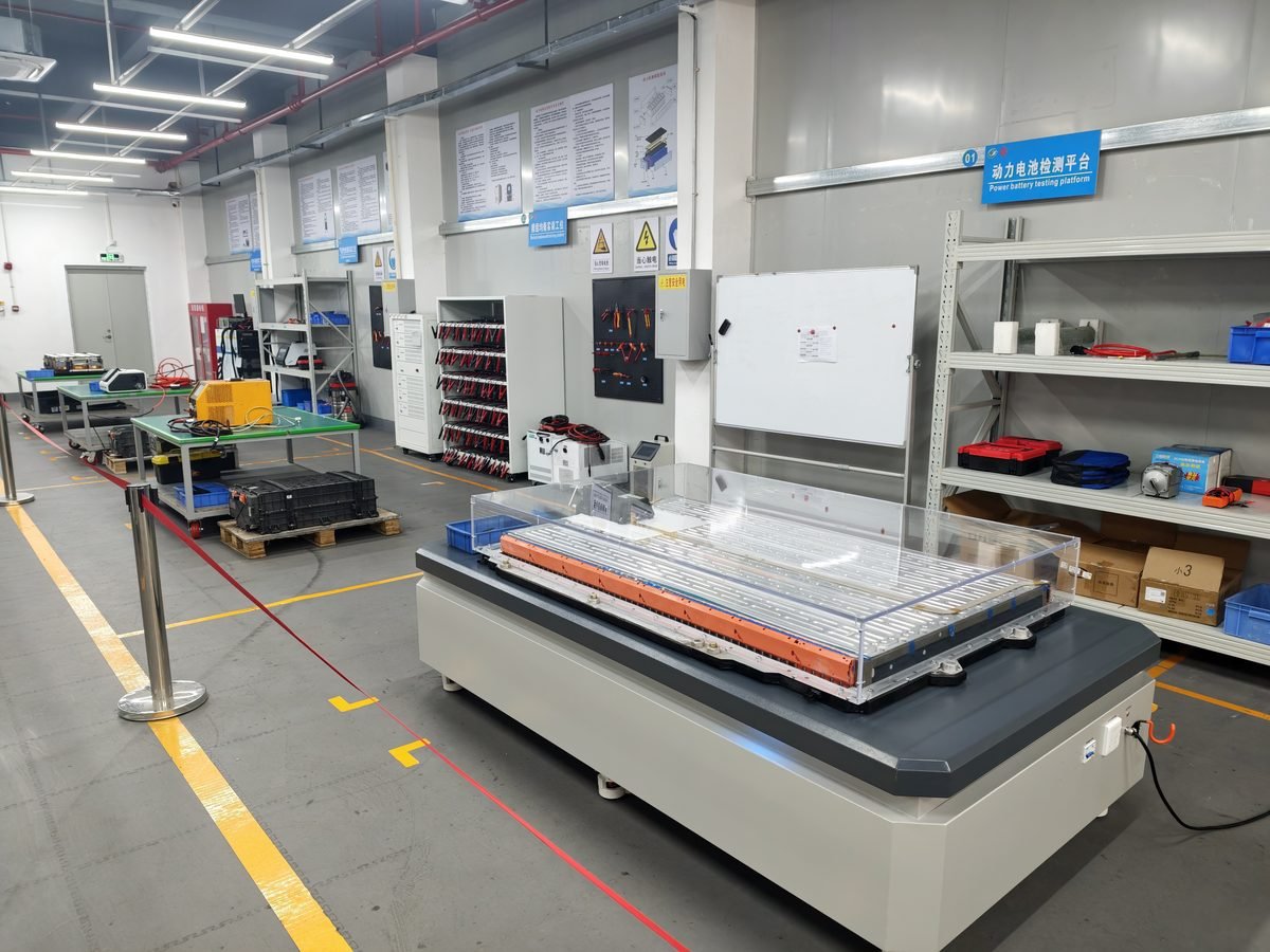 Power battery diagnostic testing platform for EV repair training